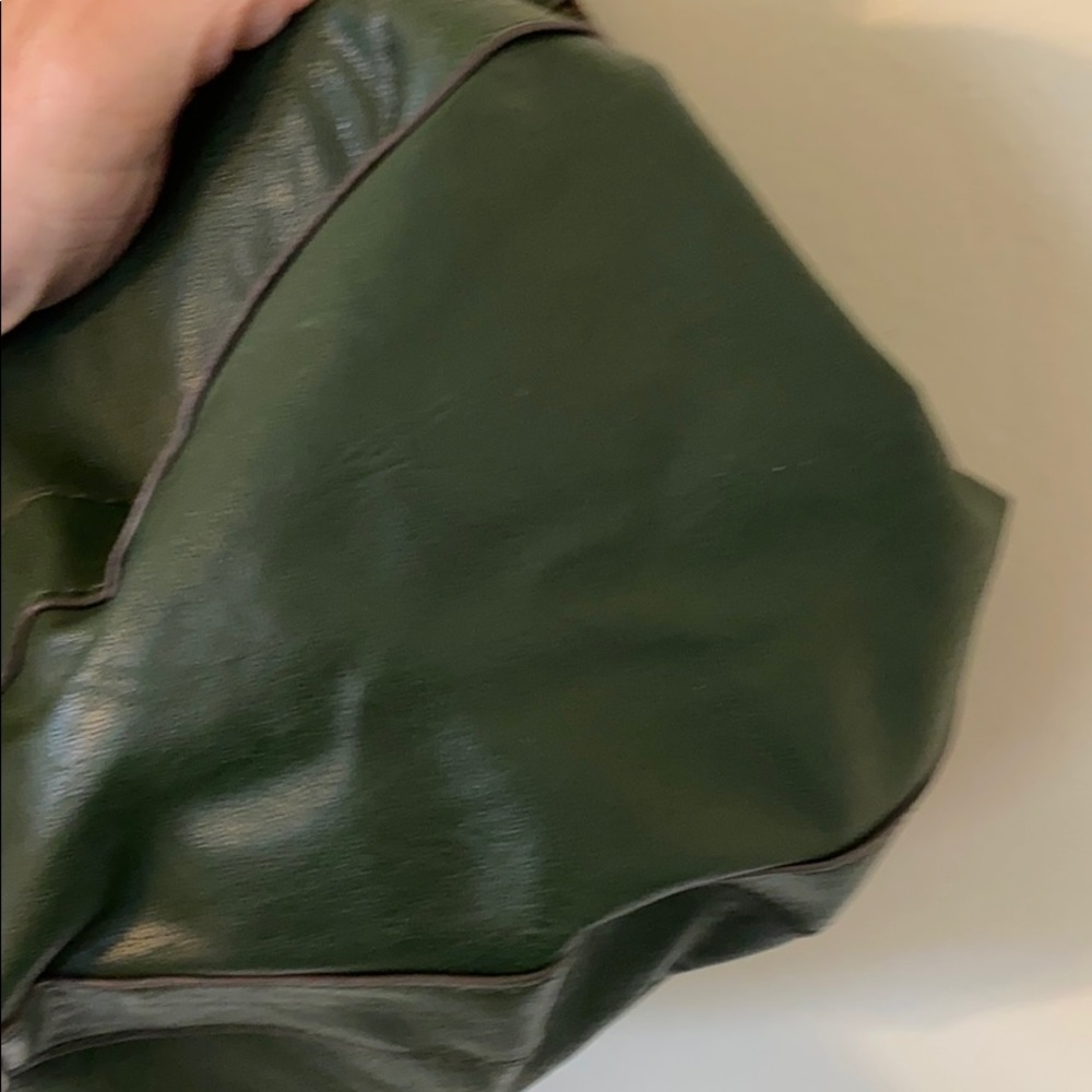 BUENO Shoulder bag in dark green trimmed in gold! - Picture 9 of 16